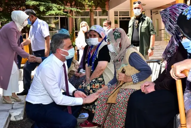 Vali Baruş Huzurevi, Sevgi Evleri ve Şehit Ailelerini Ziyaret Etti Vali Baruş Huzurevi, Sevgi Evleri ve Şehit Ailelerini Ziyaret Etti