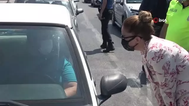 Vali Kocabıyık polis uygulama noktasında vatandaşlarla bayramlaştı