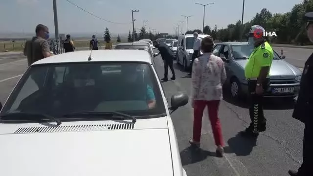 Vali Kocabıyık polis uygulama noktasında vatandaşlarla bayramlaştı