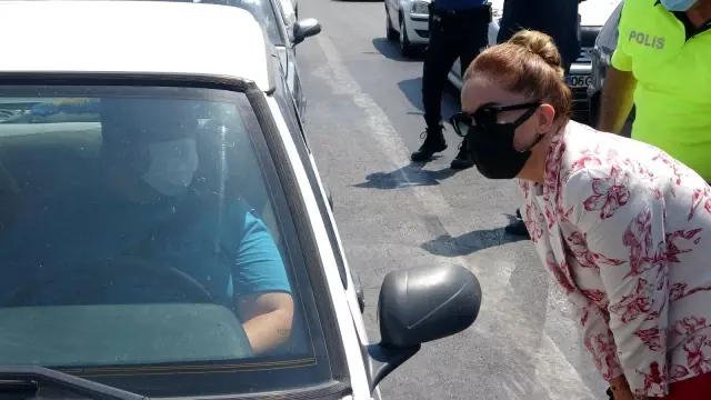 Vali Kocabıyık polis uygulama noktasında vatandaşlarla bayramlaştı