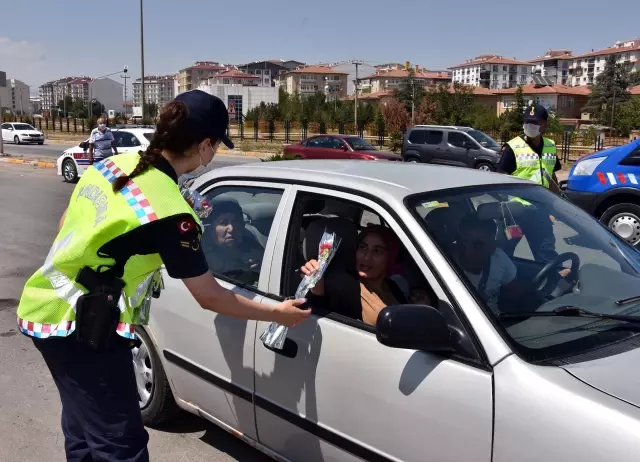 Vali Sezer, trafik kontrol noktalarını gezdi