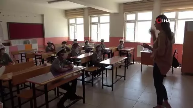 Vanlı çocuklar Urartuca diline merak saldılar Vanlı çocuklar Urartuca diline merak saldılar