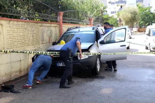 Eski kız arkadaşını arayıp önce haber verdi, sonra aracını benzin döküp yaktı
