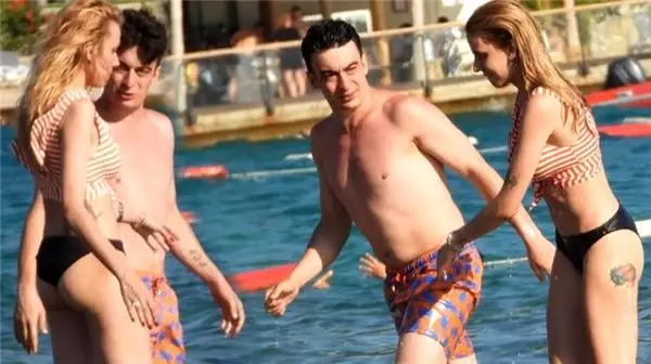 Yeni sevgilisiyle ilk kez Bodrum'da görüntülendi