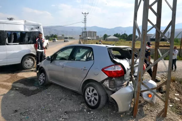 Son dakika haberleri... Yüksekova'da trafik kazası: 9 yaralı