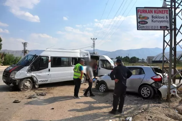 Son dakika haberleri... Yüksekova'da trafik kazası: 9 yaralı
