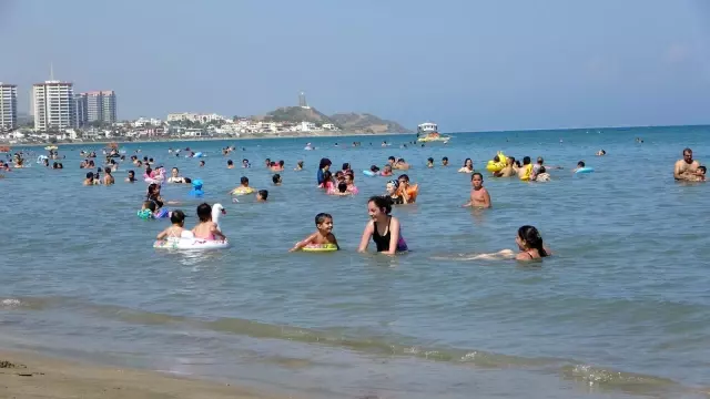 Yumurtalık sahili Kurban Bayramı öncesi doldu taştı Yumurtalık sahili Kurban Bayramı öncesi doldu taştı