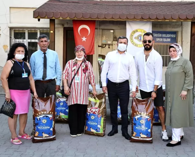 Yüreğir Belediyesinden sokak hayvanlarına mama desteği Yüreğir Belediyesinden sokak hayvanlarına mama desteği