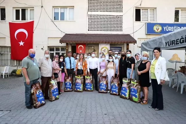 Yüreğir Belediyesinden sokak hayvanlarına mama desteği