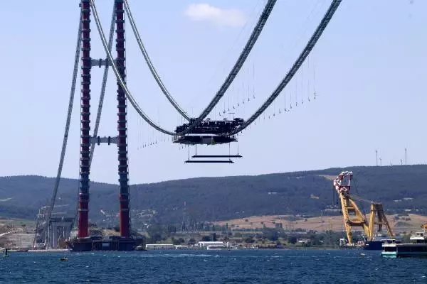 1915 ÇANAKKALE KÖPRÜSÜ'NDE İLK MEGA TABLİYE BLOK MONTAJI YAPILDI