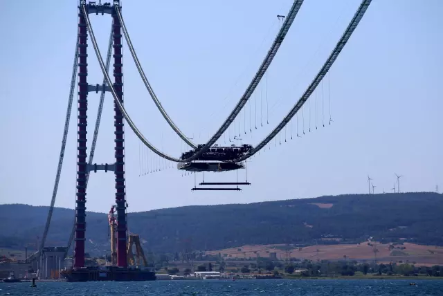 ÇANAKKALE - '1915 Çanakkale Köprüsü'nün tabliye montaj çalışmaları devam ediyor
