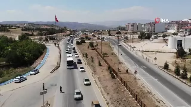 43 ilin geçiş noktası helikopterle havadan denetlendi: Bayramın ilk gününde yollar sakin 43 ilin geçiş noktası helikopterle havadan denetlendi: Bayramın ilk gününde yollar sakin