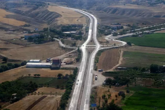 43 ilin geçiş noktası helikopterle havadan denetlendi: Bayramın ilk gününde yollar sakin