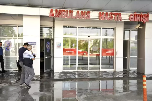 Acemi kasaplar soluğu hastanede aldı