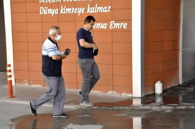 Acemi kasaplar soluğu hastanede aldı