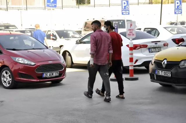 Acemi kasaplar soluğu hastanede aldı