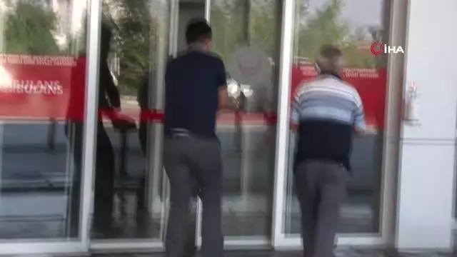 Acemi kasaplar soluğu hastanede aldı