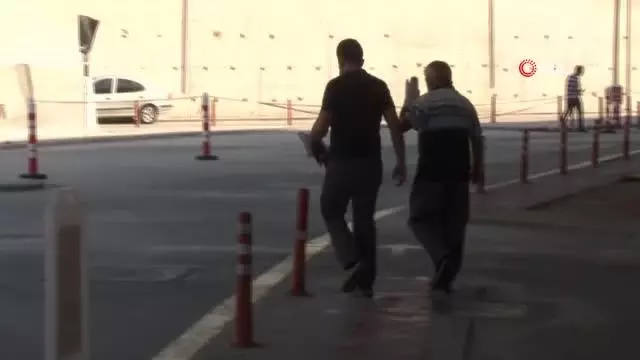 Acemi kasaplar soluğu hastanede aldı