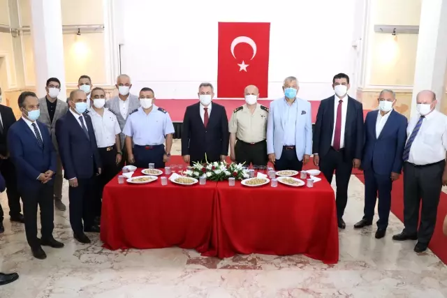 Adana'da bayramlaşma töreni düzenlendi Adana'da bayramlaşma töreni düzenlendi