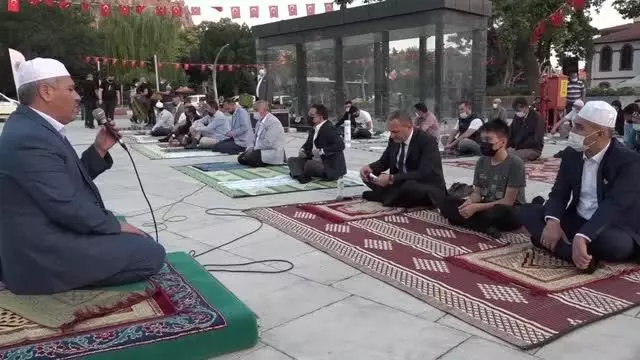 AFYONKARAHİSAR - Kurban Bayramı namazı kılındı AFYONKARAHİSAR - Kurban Bayramı namazı kılındı