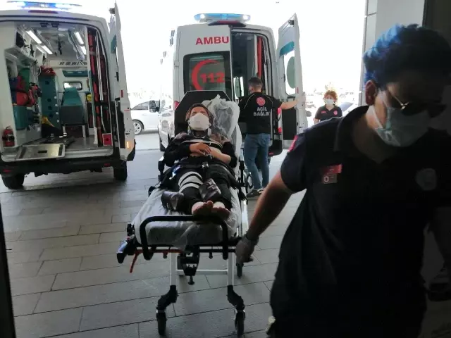 Aksaray'da otomobiller çarpıştı: 4 yaralı Aksaray'da otomobiller çarpıştı: 4 yaralı