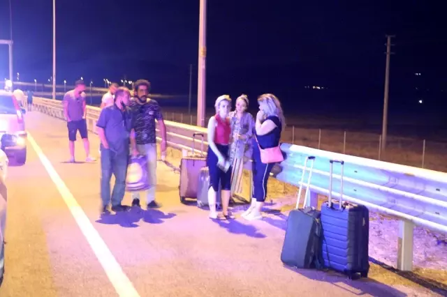 Alev topuna dönen yolcu otobüsünden son anda kurtuldular