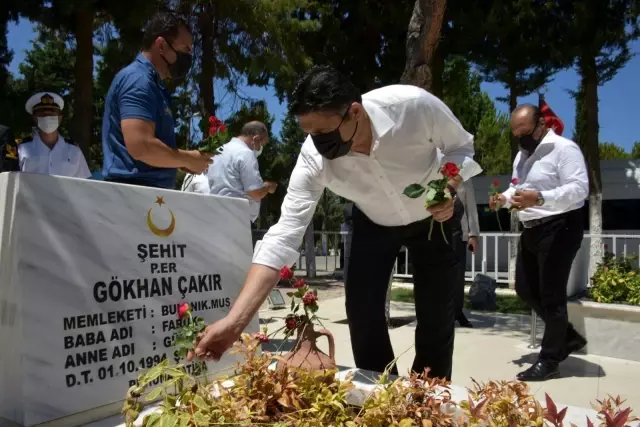 Aliağa'da mülki erkan ve vatandaşlar Engelsiz Yaşam Parkı'nda bayramlaştı