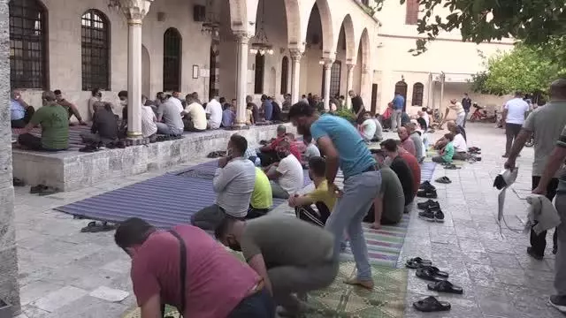 Anadolu'nun ilk camisi olarak bilinen Habib-i Neccar Camisi'nde bayram namazı kılındı