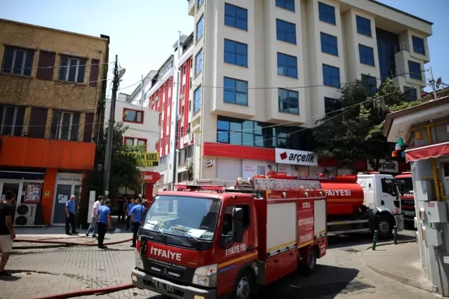 Anne ve 3 yavru kedi yangından böyle kurtarıldı