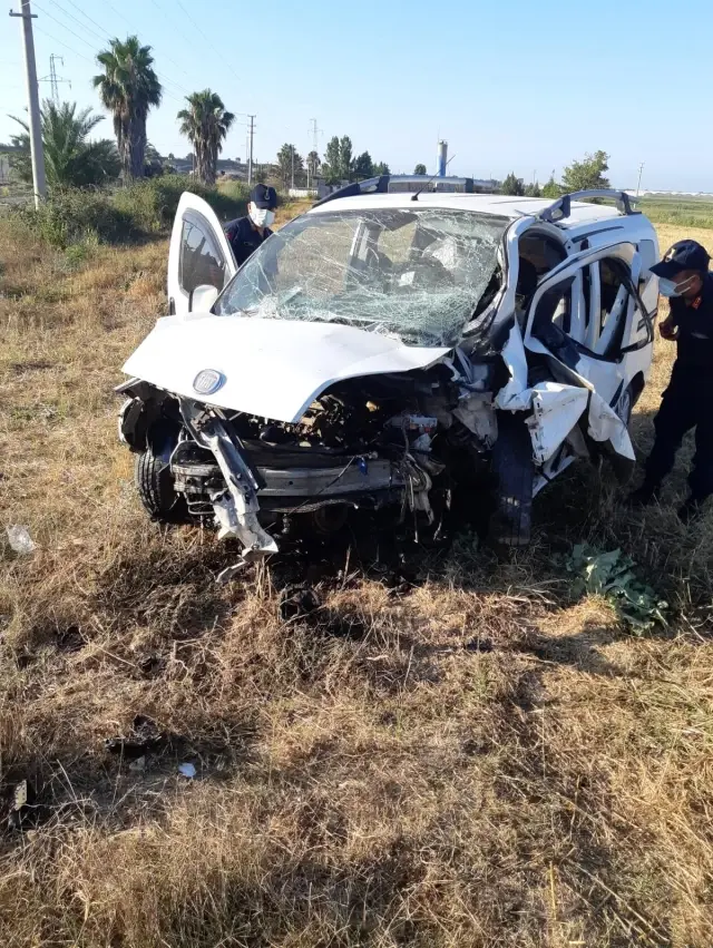 Antalya'da feci kaza: Baba öldü, anne ve 2 çocuğu yaralandı Antalya'da feci kaza: Baba öldü, anne ve 2 çocuğu yaralandı