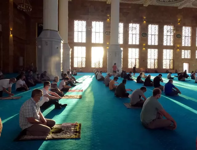 Antalya'da Kurban Bayramı namazı kılındı