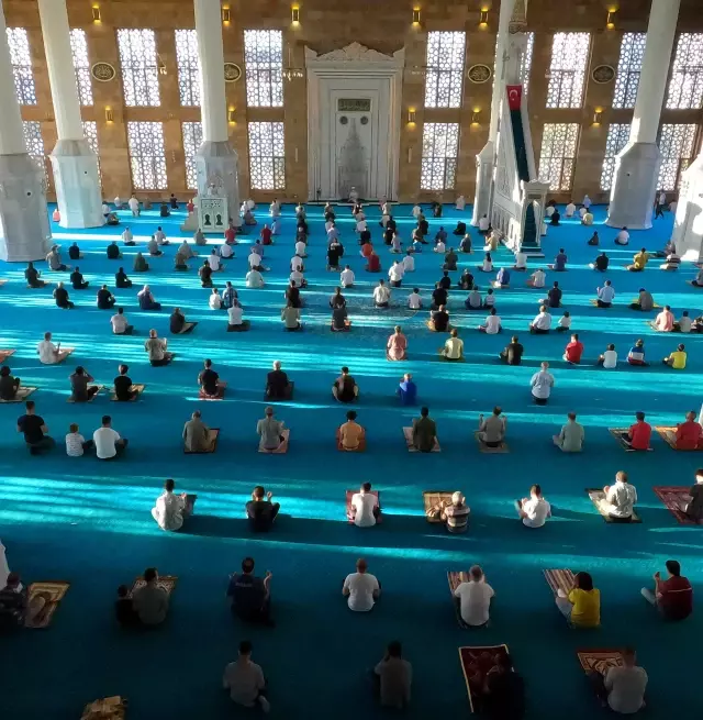 Antalya'da Kurban Bayramı namazı kılındı