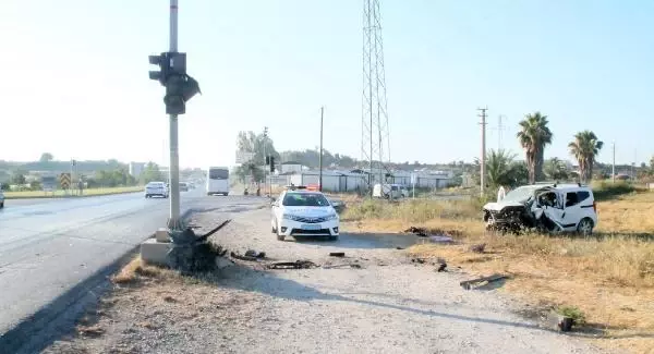 Son Dakika | TAKLA ATAN ARACIN SÜRÜCÜSÜ ÖLDÜ, EŞİ VE 2 ÇOCUĞU YARALANDI