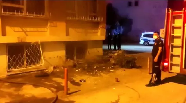Apartmanın zemin katı alevlere teslim oldu: Korkulukları kırıp müdahale ettiler