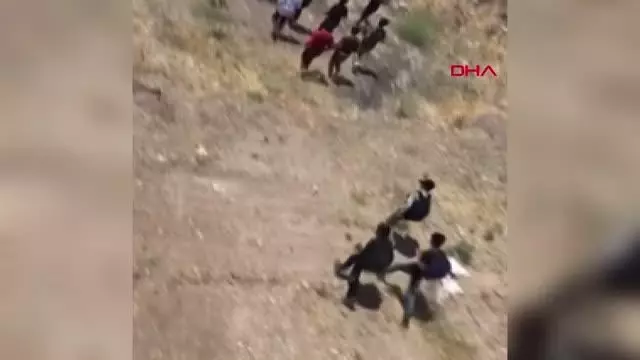 ARAZİDE TOPLUCA İLERLEYEN 113 KAÇAK GÖÇMEN YAKALANDI