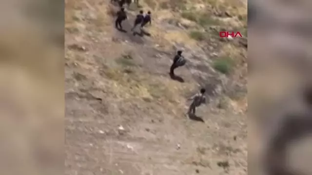 ARAZİDE TOPLUCA İLERLEYEN 113 KAÇAK GÖÇMEN YAKALANDI