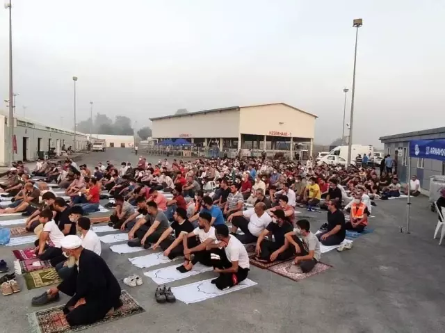 Arnavutköy Belediyesi'nin hijyenik kurban kesim alanına büyük ilgi