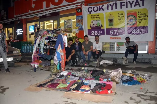 Yüksekova'da bayram alışverişi yoğunluğu gece geç saatlere kadar sürdü