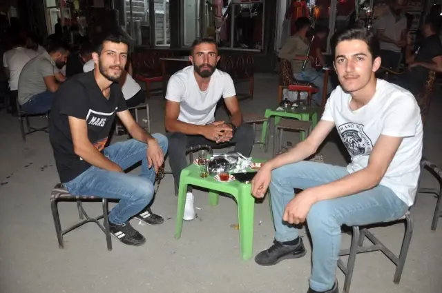 Yüksekova'da bayram alışverişi yoğunluğu gece geç saatlere kadar sürdü