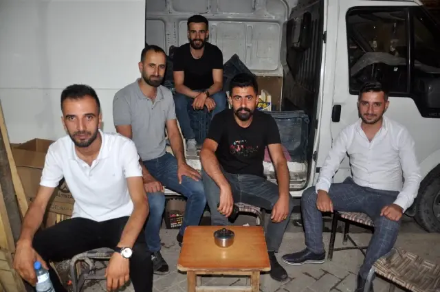 Yüksekova'da bayram alışverişi yoğunluğu gece geç saatlere kadar sürdü
