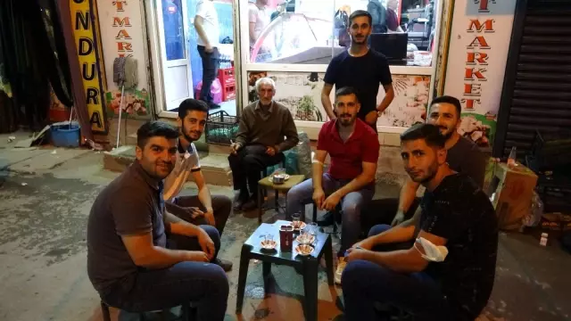 Yüksekova'da bayram alışverişi yoğunluğu gece geç saatlere kadar sürdü