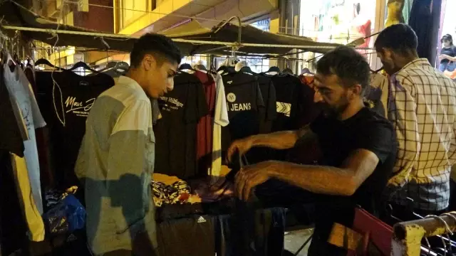 Yüksekova'da bayram alışverişi yoğunluğu gece geç saatlere kadar sürdü