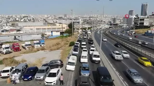 Avcılar E-5'te kurban yoğunluğu drone ile görüntülendi Avcılar E-5'te kurban yoğunluğu drone ile görüntülendi