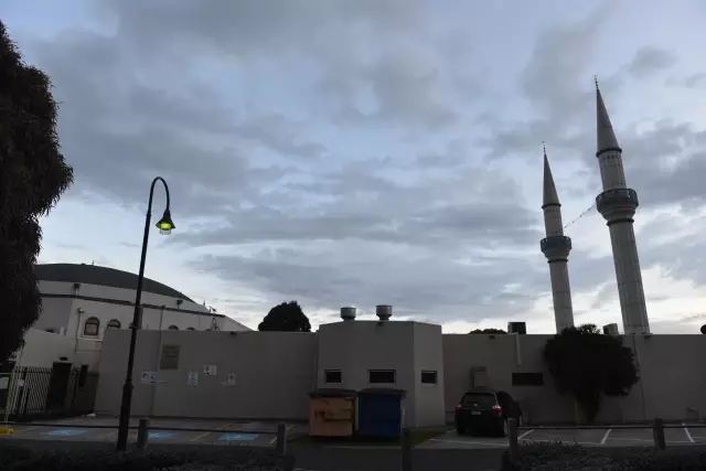 MELBOURNE - Avustralya'nın Sydney ve Melbourne kentlerinde Kovid-19 nedeniyle kapalı camilerde bayram namazı kılınamadı