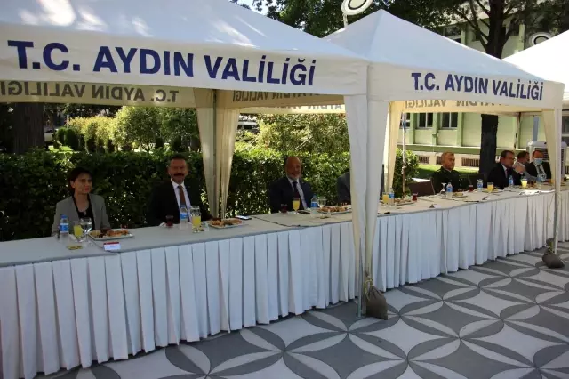Aydın'da il protokolü bayramlaştı
