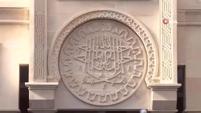 Azerbaycan'da Covid-19 salgını sonrası ilk kez cemaatle bayram namazı kılındı