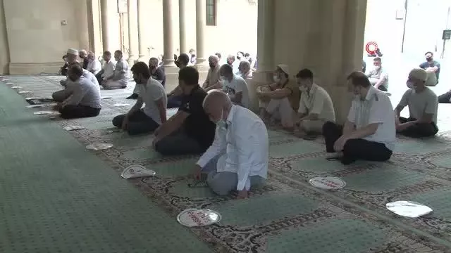 Azerbaycan'da Covid-19 salgını sonrası ilk kez cemaatle bayram namazı kılındı