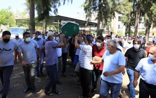 Babası, derede bulunan Ecrin'in cenazesini gözyaşlarıyla teslim aldı (2)