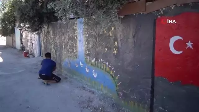 Bahçe duvarları tuvali oldu Bahçe duvarları tuvali oldu