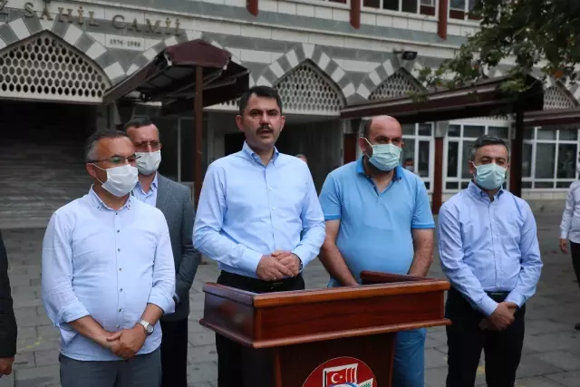 Son dakika haberleri | Bakan Kurum, bayram namazının ardından vatandaşlarla bayramlaştı